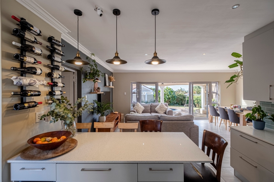 4 Bedroom Property for Sale in Lovemore Park Eastern Cape